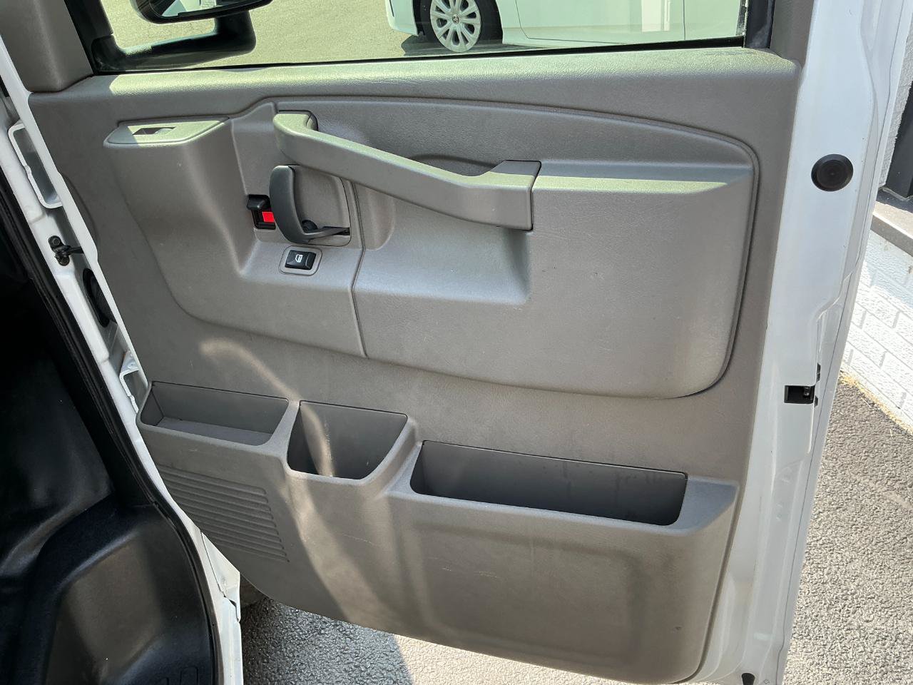 Used 2021 Chevrolet Express 3500 w/ Power Convenience Package RWD image 26