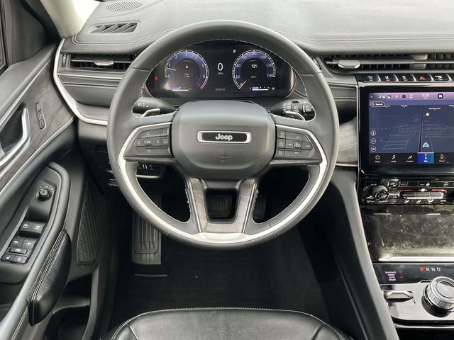 Used 2023 Jeep Grand Cherokee Limited w/ Black Appearance Package image 17
