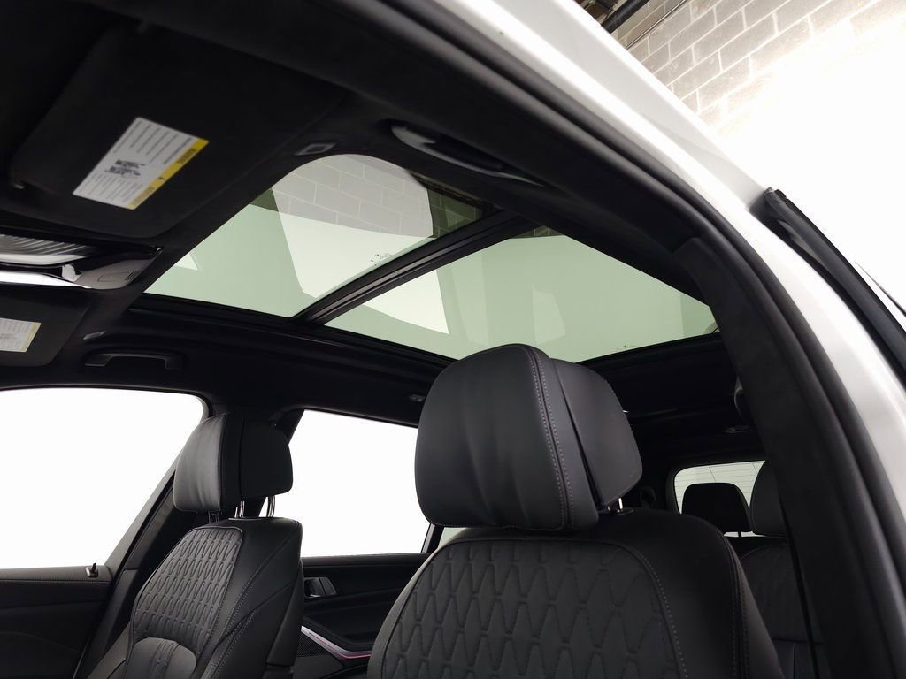 Used 2025 BMW X7 M60i w/ Climate Comfort Package image 20