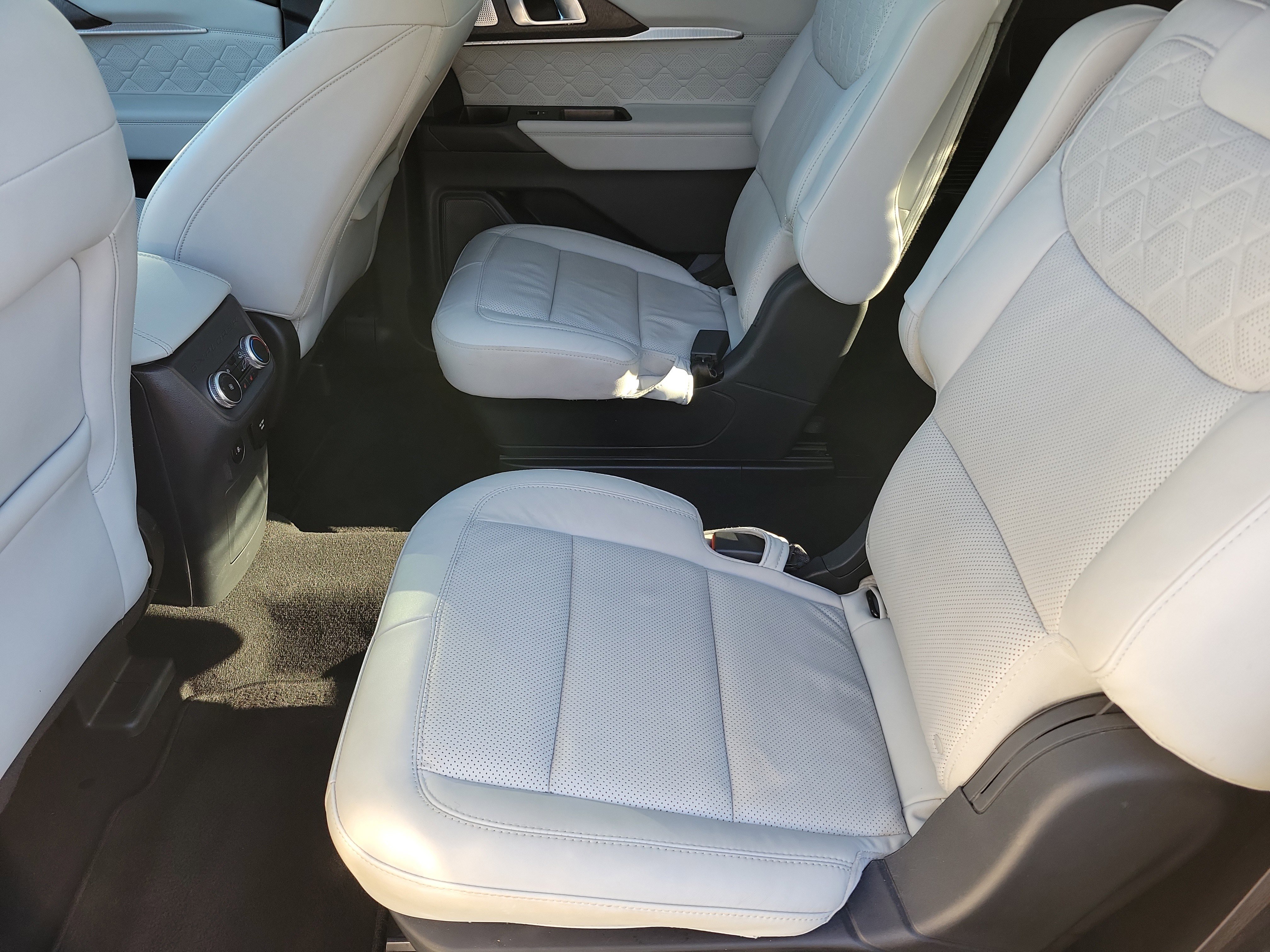 Used 2025 Ford Explorer Platinum w/ Ultimate Package image 6