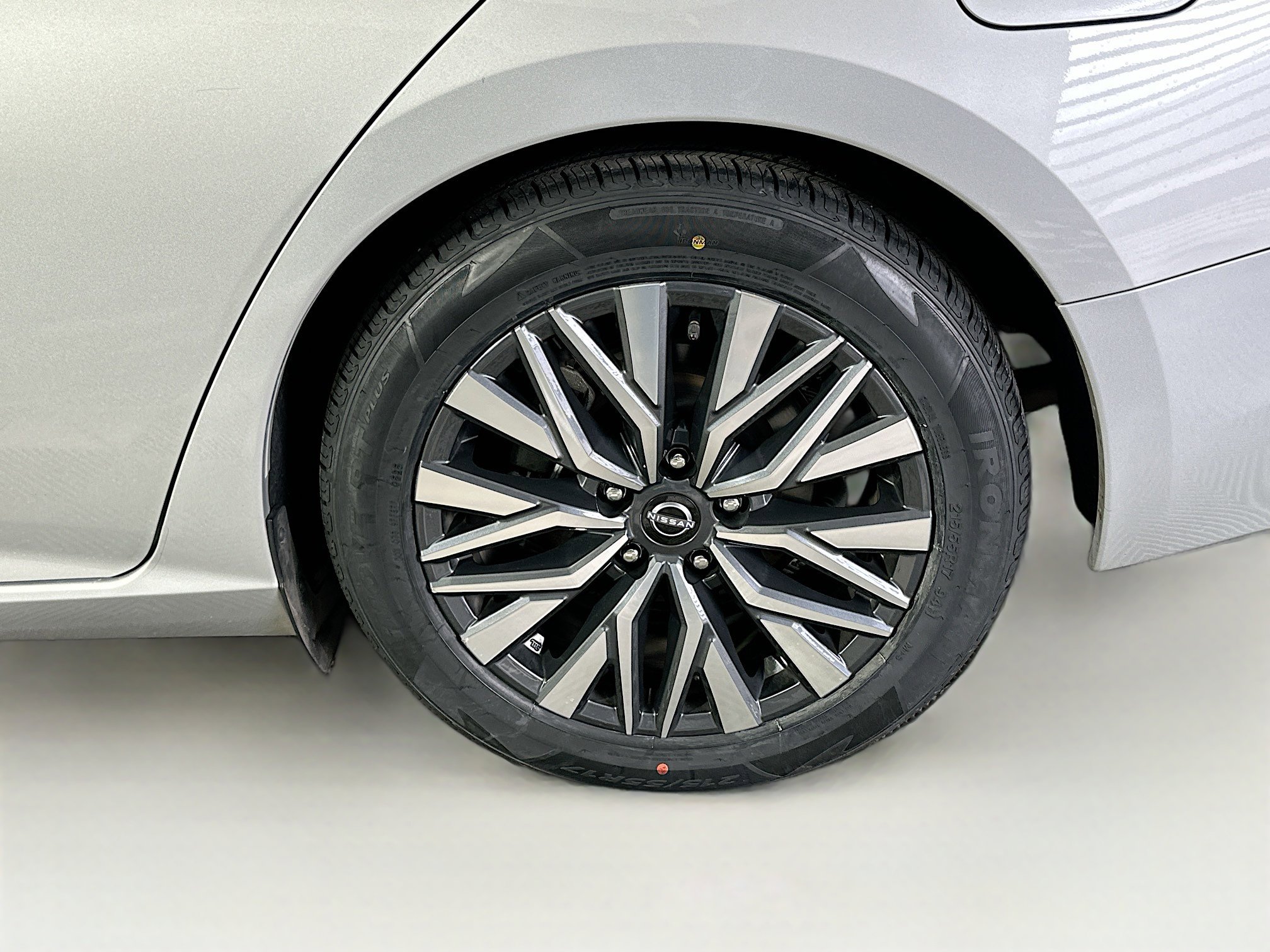 Used 2024 Nissan Altima 2.5 SV image 11