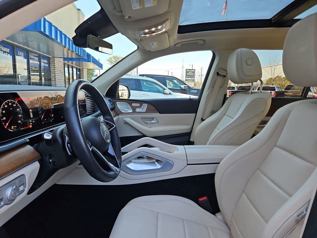Used 2024 Mercedes-Benz GLS 450 4MATIC image 25