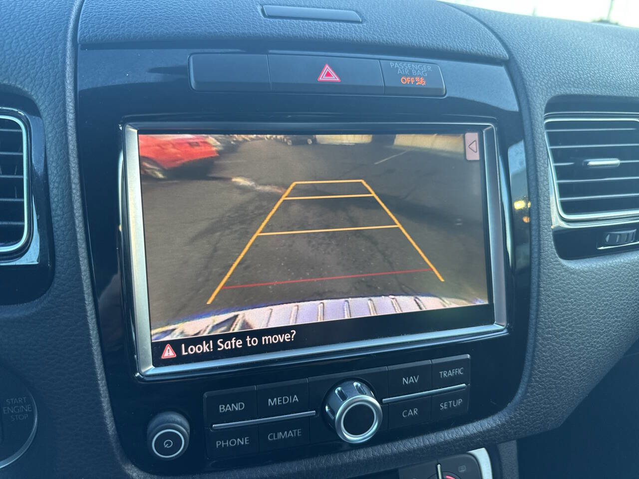 Used 2014 Volkswagen Touareg VR6 image 40