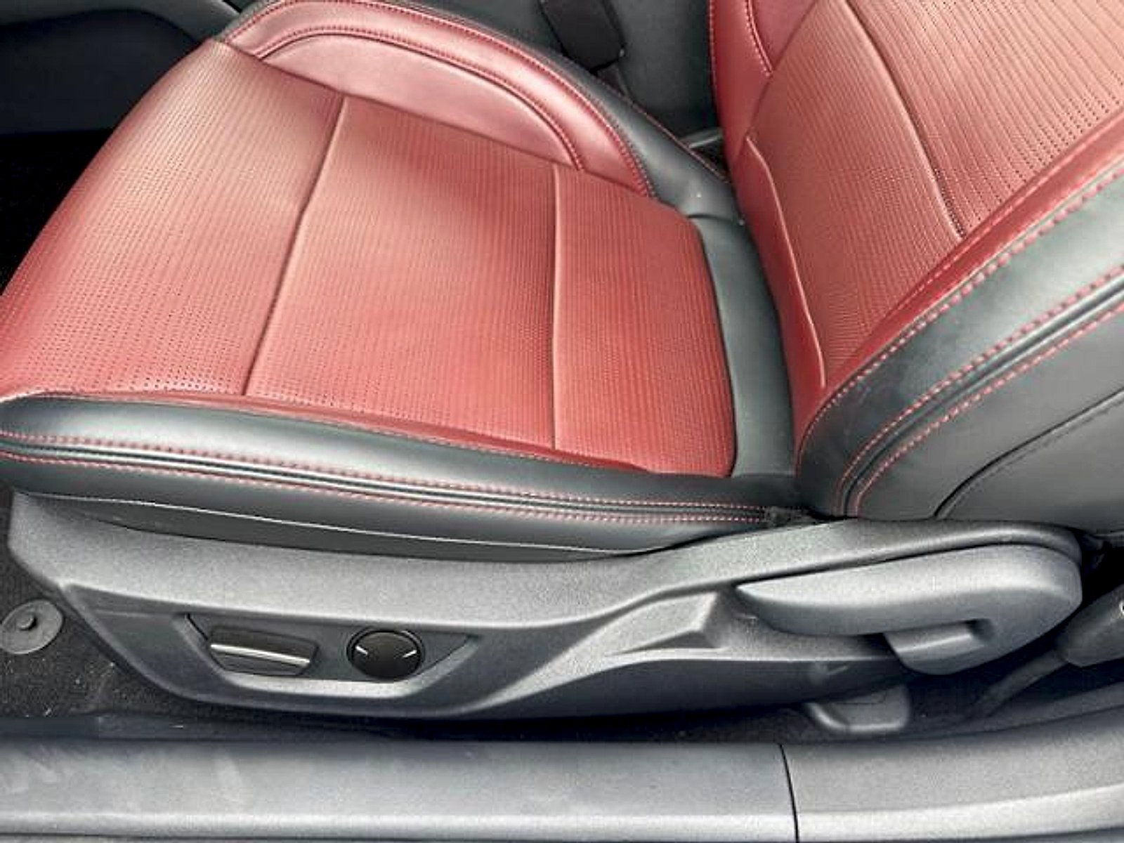 Used 2025 Ford Mustang GT Premium RWD image 13