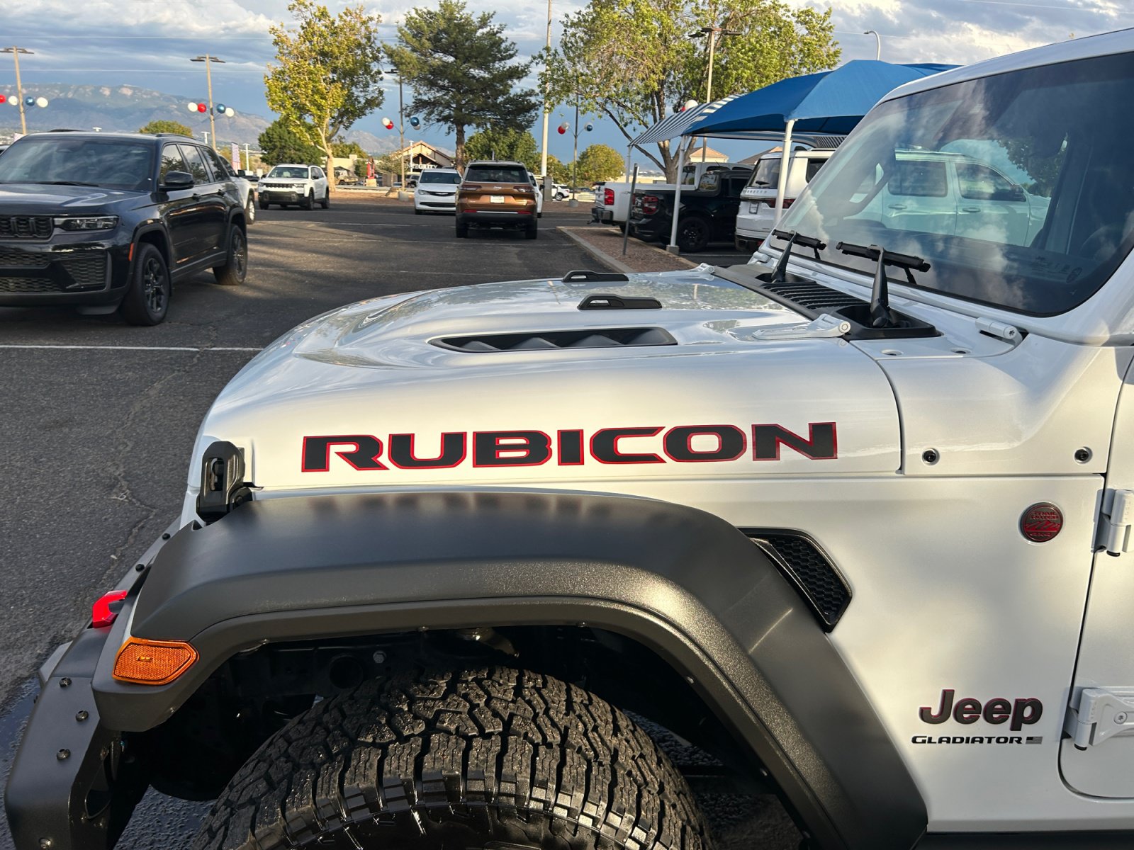 Used 2025 Jeep Gladiator Rubicon w/ Convenience Group AWD/4WD image 24