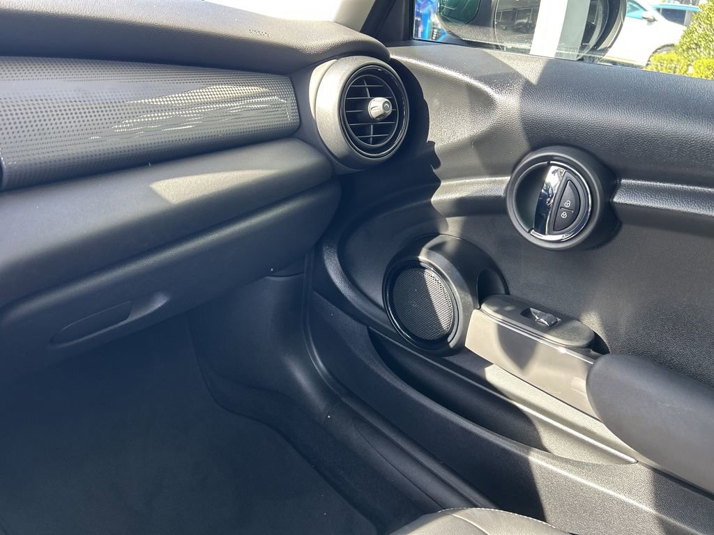 Used 2020 MINI Cooper 2-Door Hardtop image 17