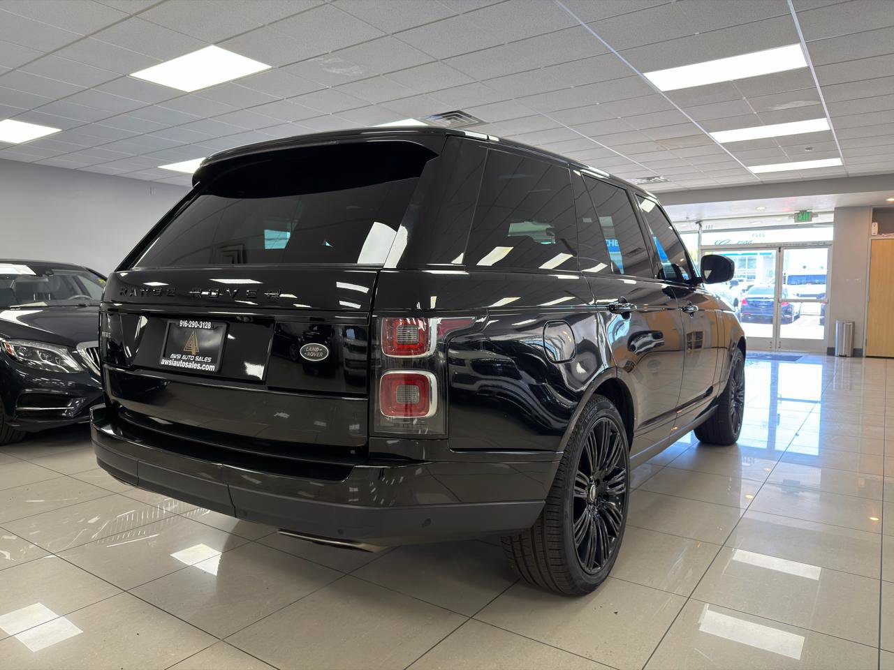 Used 2019 Land Rover Range Rover HSE AWD/4WD image 4