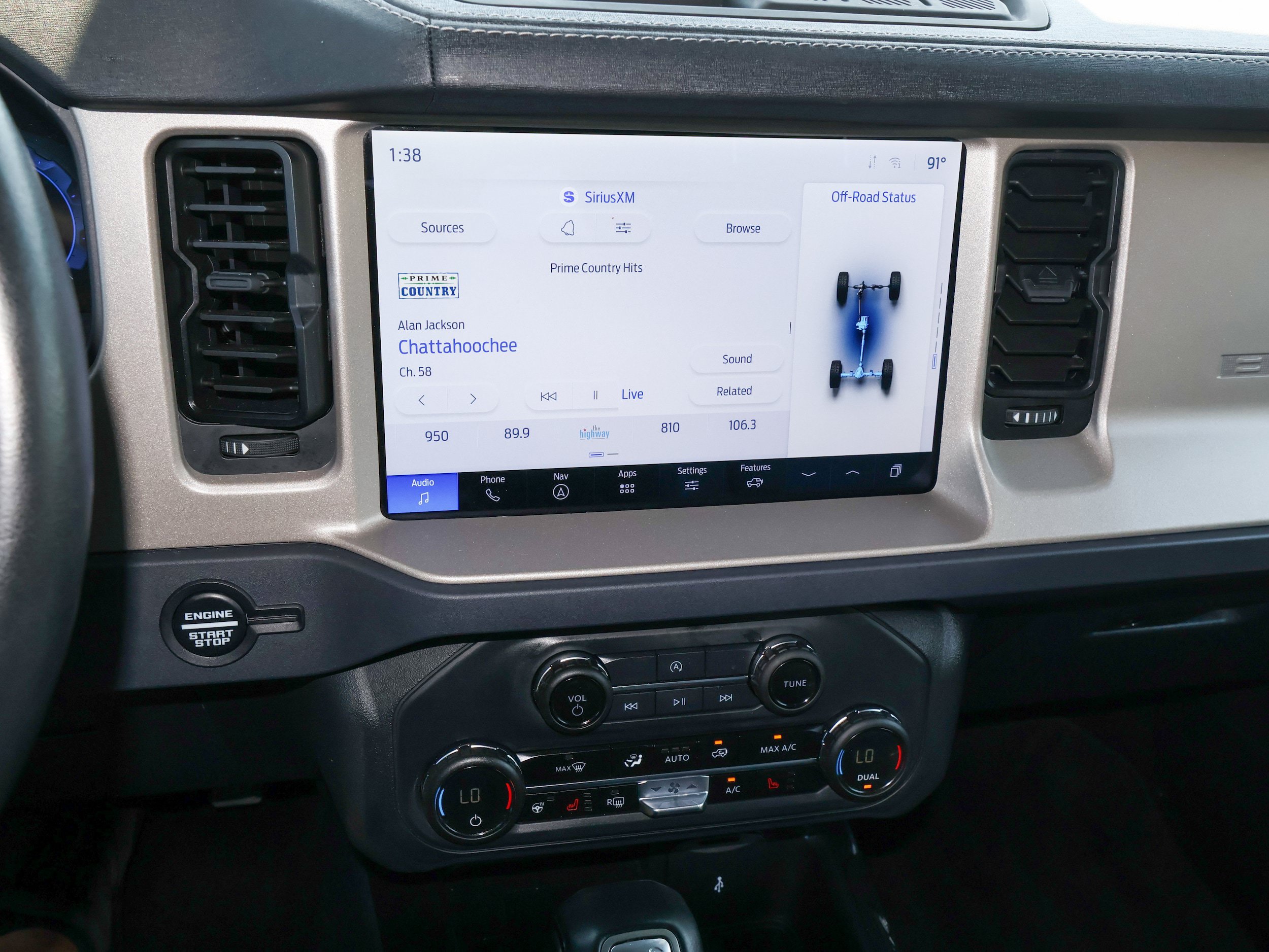 Used 2025 Ford Bronco Outer Banks AWD/4WD image 17