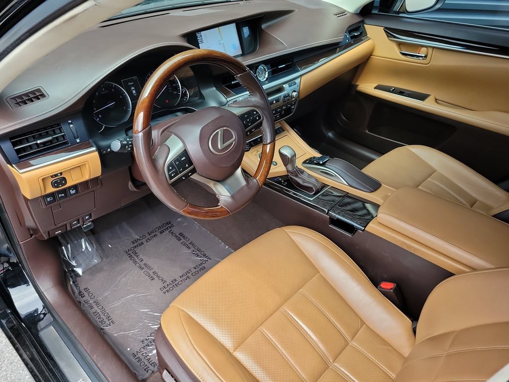 Used 2018 Lexus ES 350 w/ Luxury Package w/Wood Trim FWD image 4
