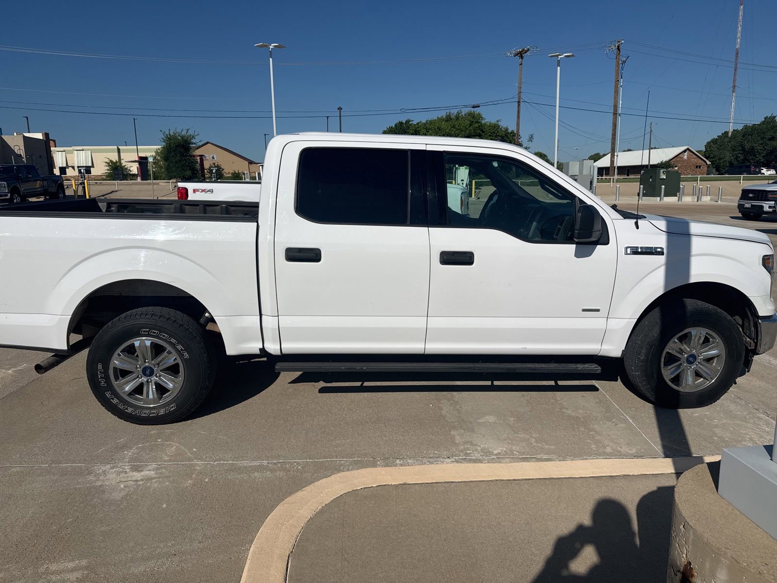 Used 2017 Ford F150 XLT AWD/4WD image 2
