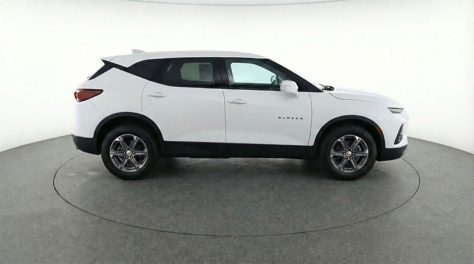 Used 2025 Chevrolet Blazer LT FWD image 8