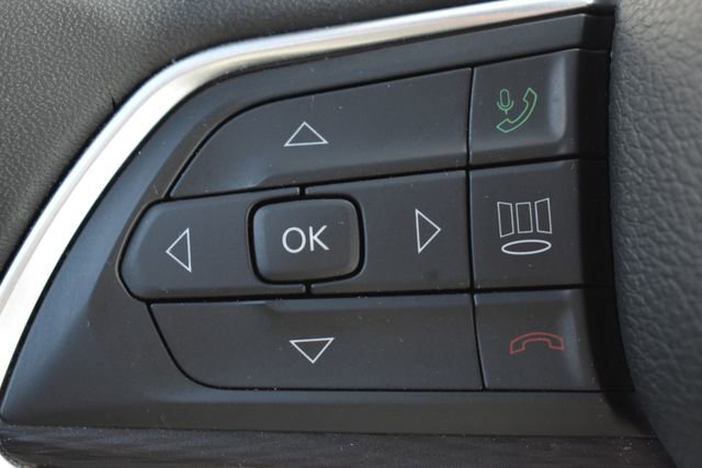 Used 2023 Jeep Grand Cherokee L Laredo image 25