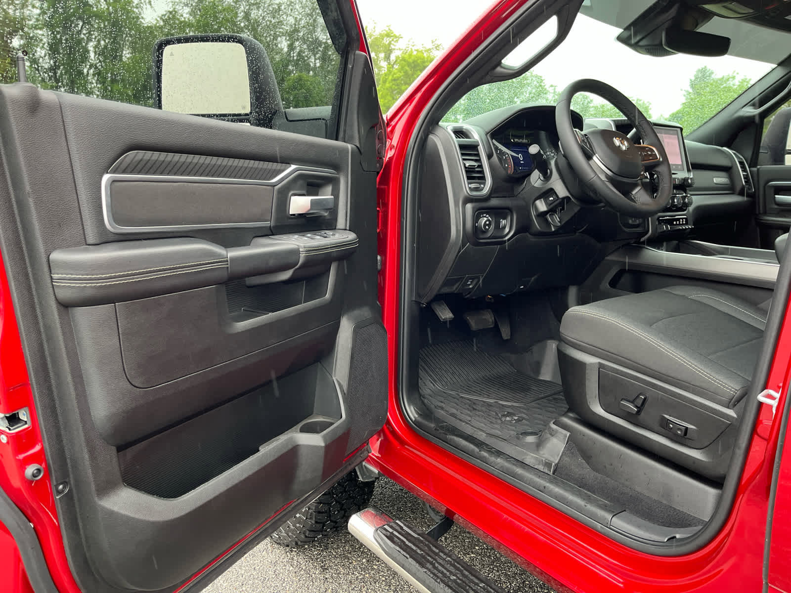 Used 2025 RAM 2500 Big Horn w/ Safety Group AWD/4WD image 9