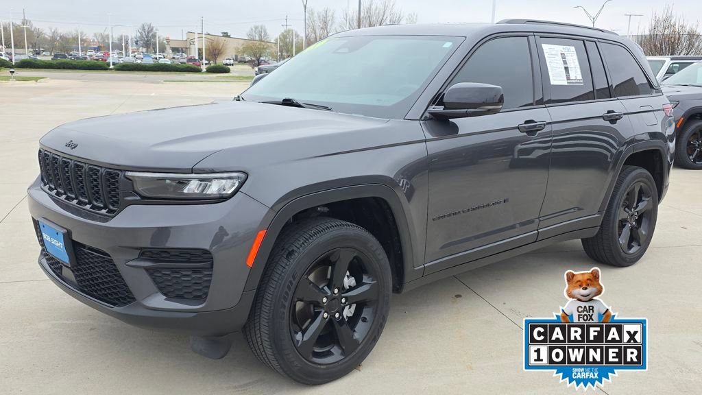 Used 2023 Jeep Grand Cherokee Altitude AWD/4WD image 1
