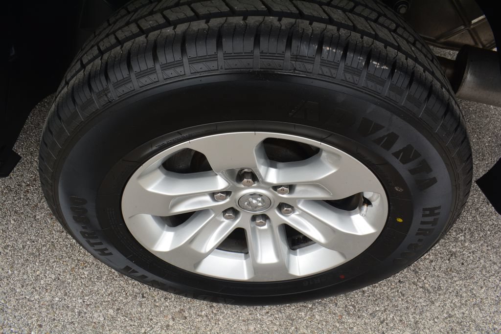 Used 2024 RAM 1500 Laramie AWD/4WD image 27