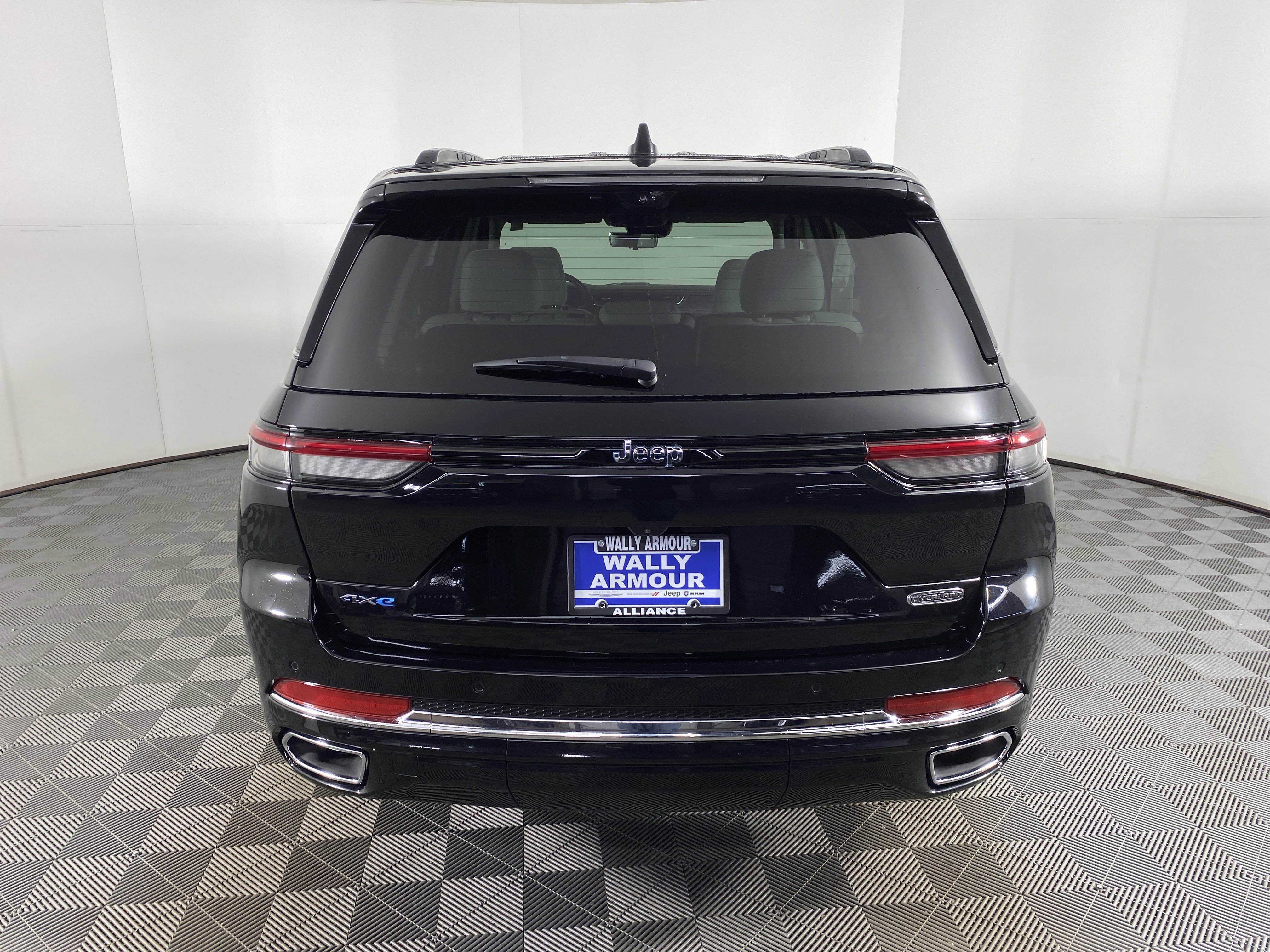 Used 2022 Jeep Grand Cherokee Overland w/ Luxury Tech Group IV image 10