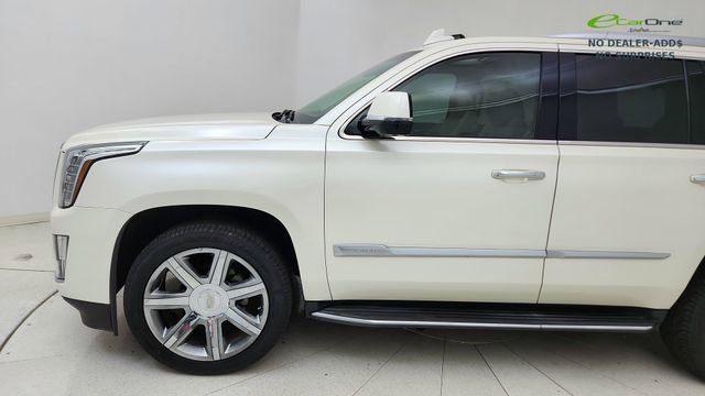 Used 2015 Cadillac Escalade Luxury RWD image 9