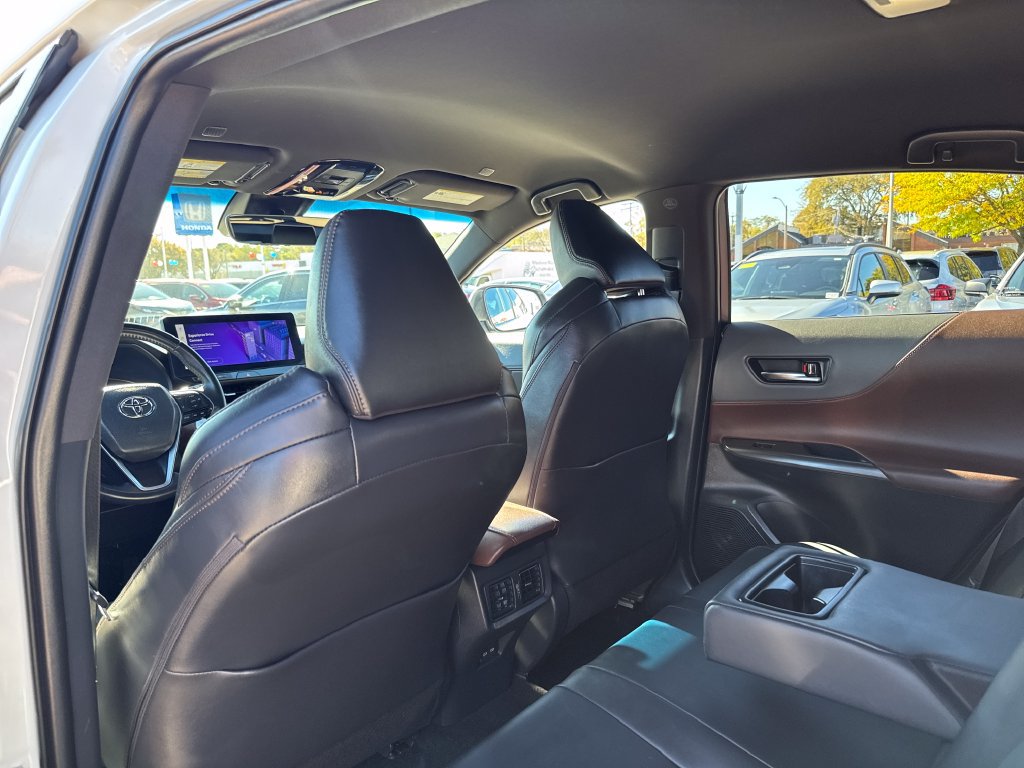 Used 2023 Toyota Venza XLE AWD/4WD image 39