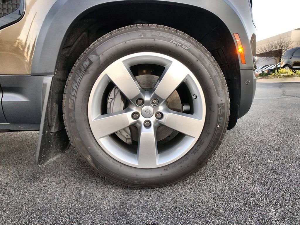 Used 2020 Land Rover Defender 110 First Edition image 17