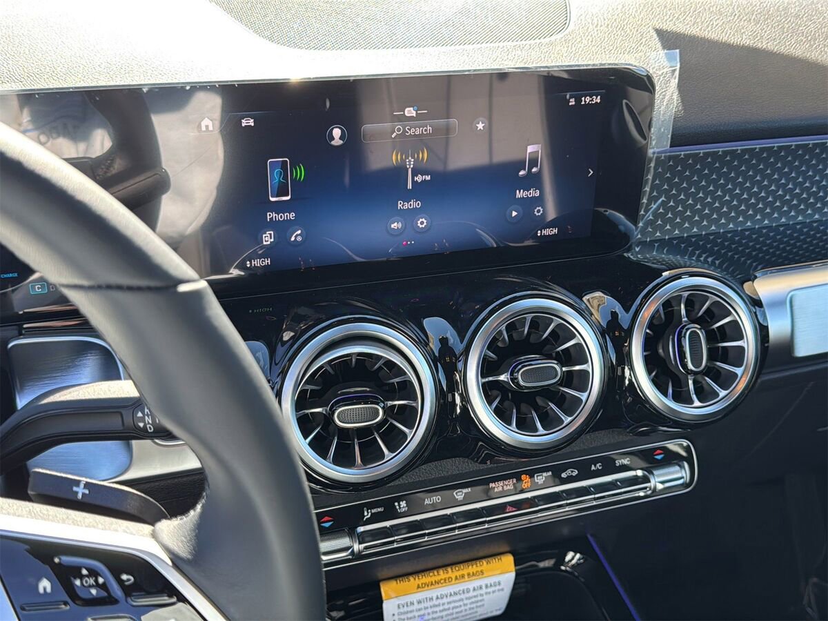 New 2026 Mercedes-Benz GLB 250 image 17