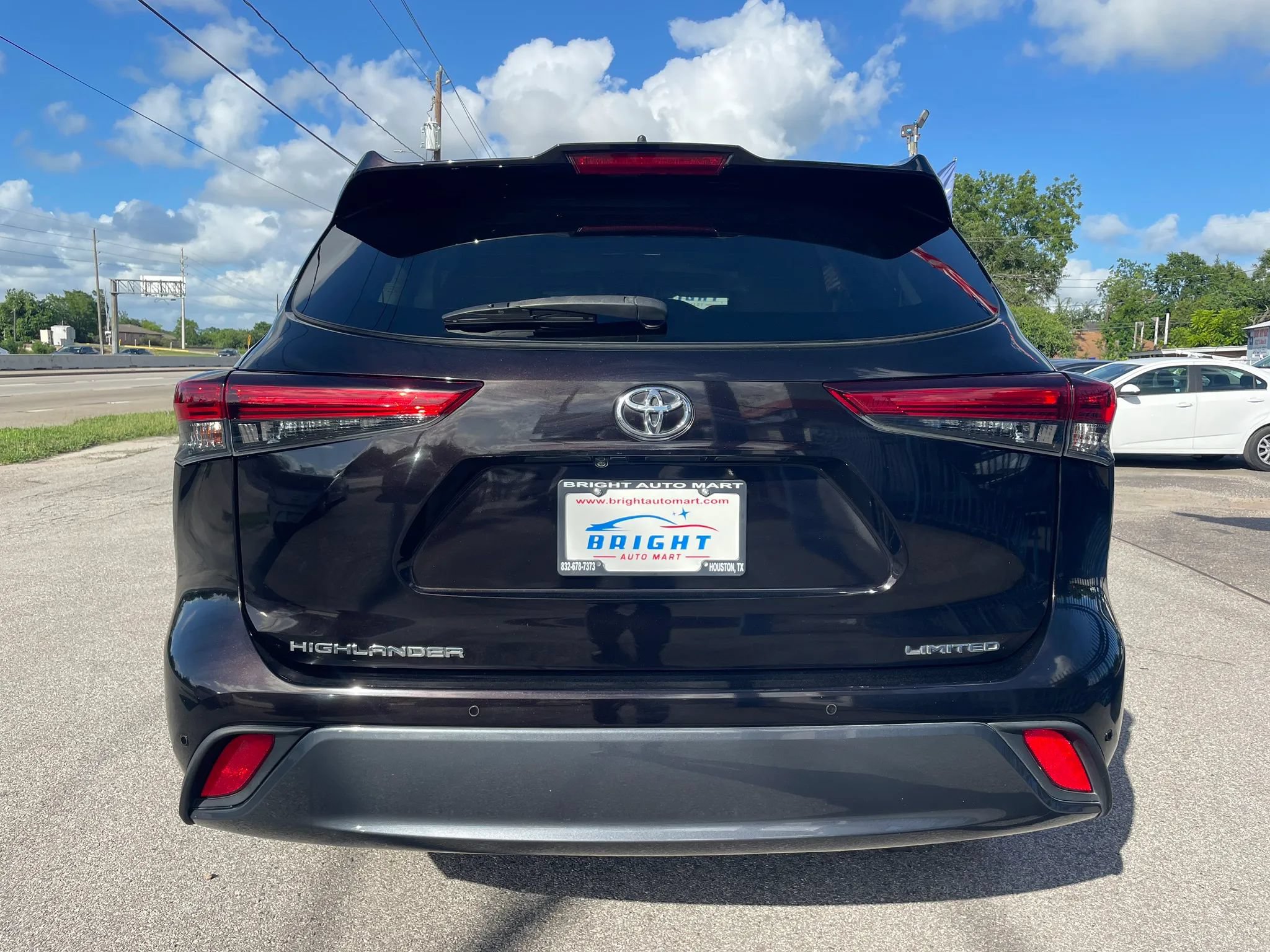 Used 2020 Toyota Highlander Limited FWD image 3