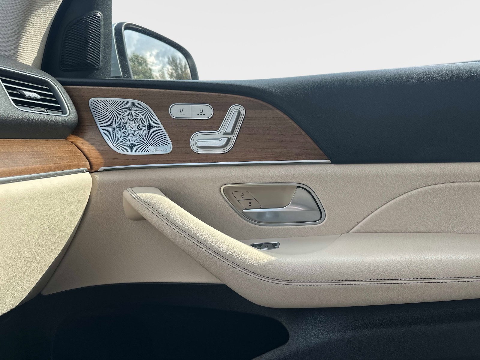 Certified 2022 Mercedes-Benz GLE 350 4MATIC w/ Premium Package image 20