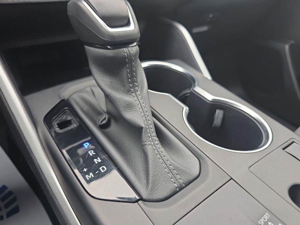 Used 2024 Toyota Highlander LE image 31