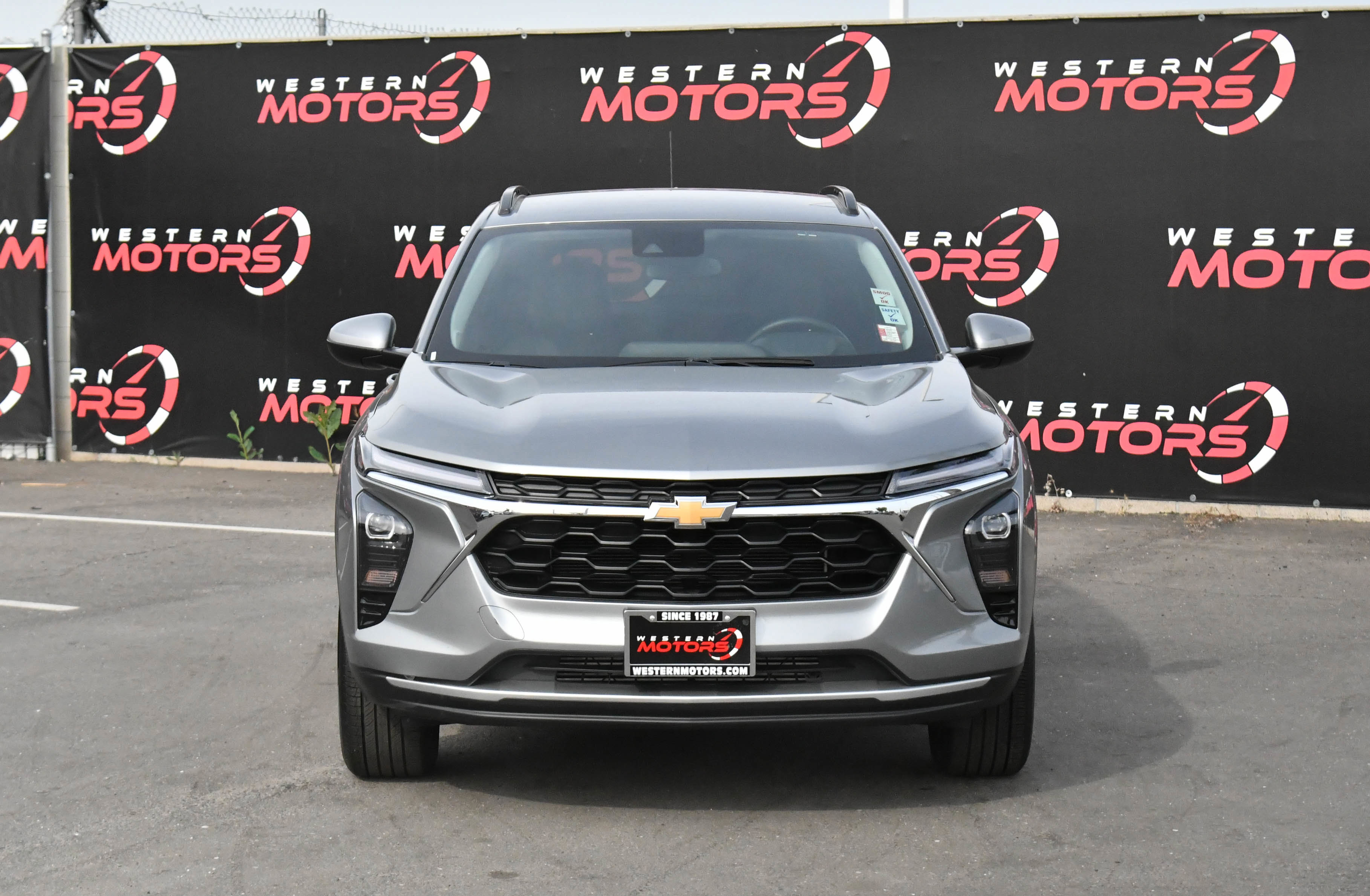 Used 2025 Chevrolet Trax LT w/ LT Convenience Package image 2