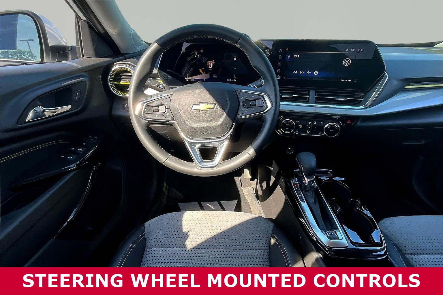 Used 2025 Chevrolet Trax LT w/ Driver Confidence Package image 8