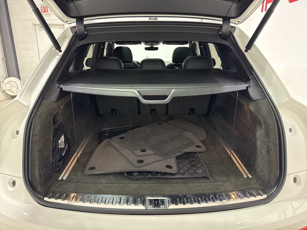 Used 2023 Bentley Bentayga AWD/4WD image 44