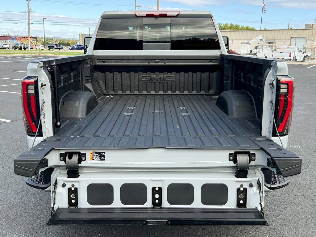 Used 2025 GMC Sierra 2500 AT4 image 11