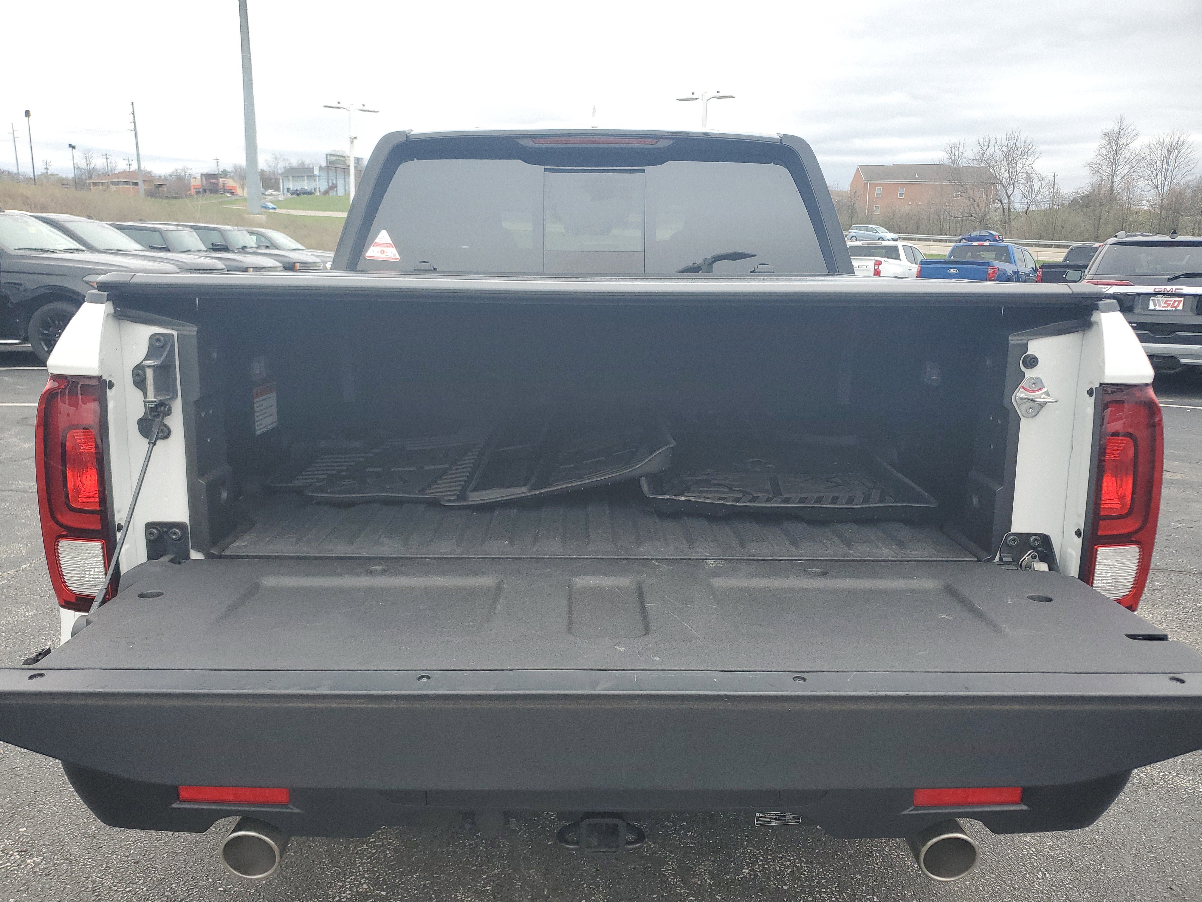 Used 2025 Honda Ridgeline Black Edition image 11