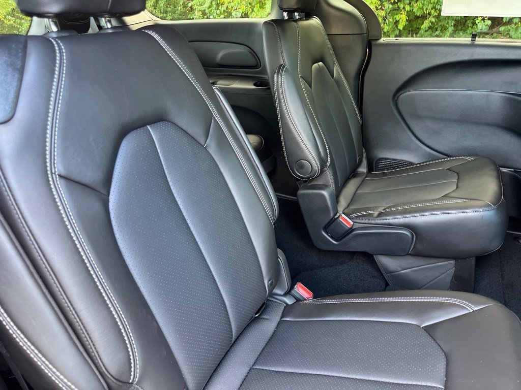 New 2027 Chrysler Pacifica Select FWD image 39