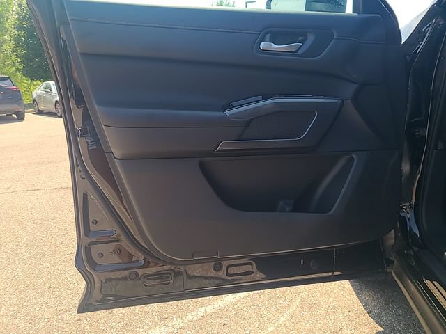 Used 2024 Nissan Pathfinder SL FWD image 11