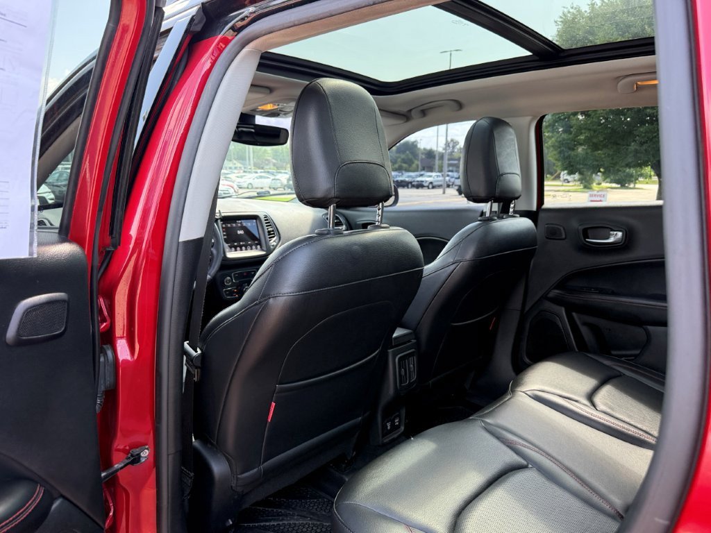 Used 2017 Jeep Compass Trailhawk w/ Leather Interior Group AWD/4WD image 16