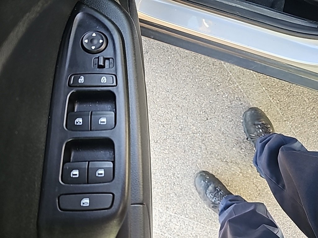 Certified 2023 Hyundai Venue SEL image 12