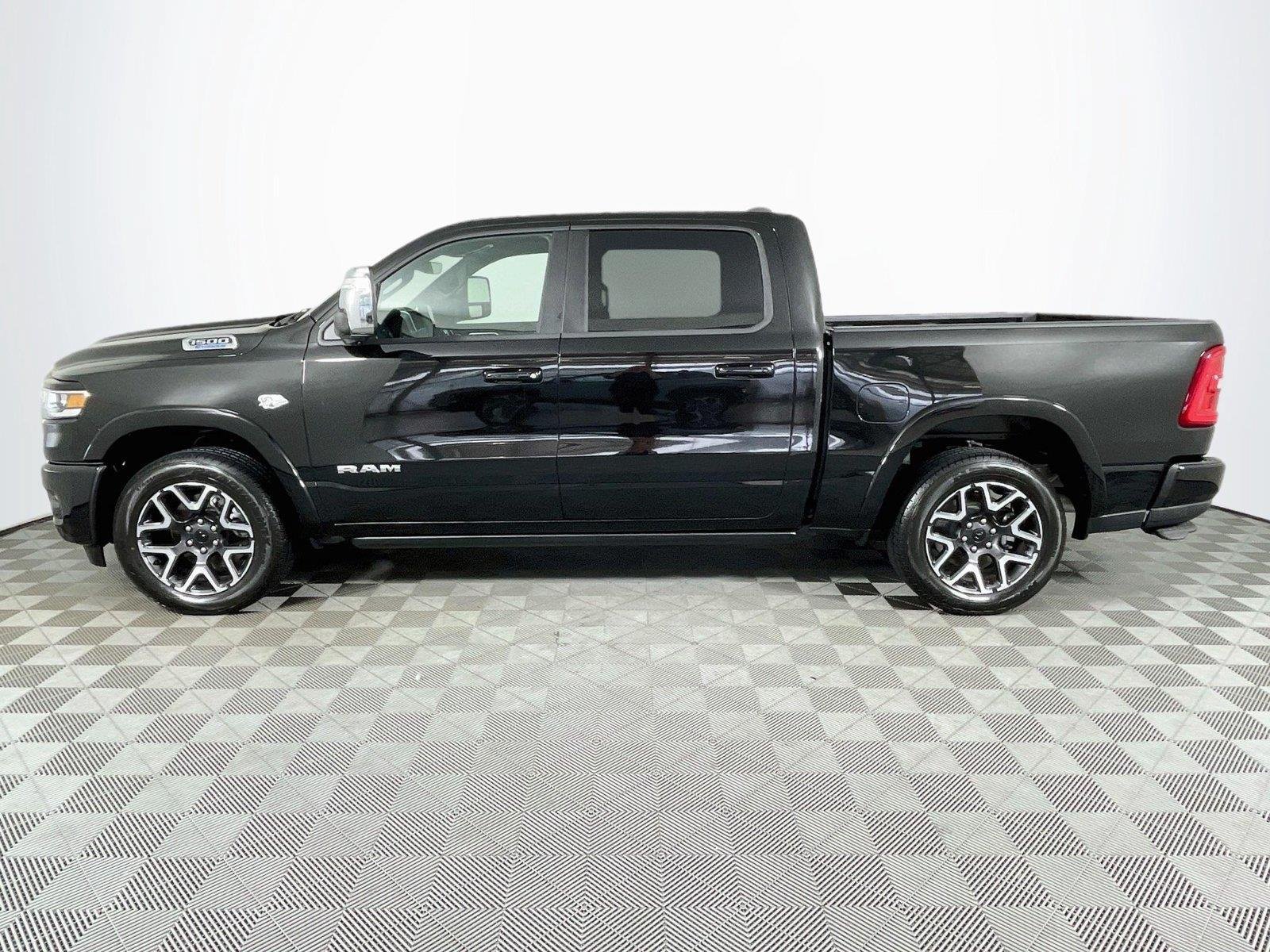 Used 2026 RAM 1500 Laramie w/ Advanced Safety Group II AWD/4WD image 4