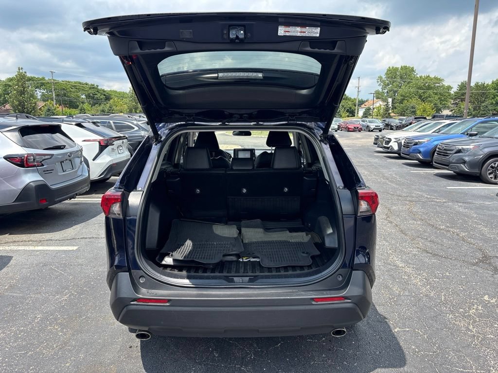 Used 2021 Toyota RAV4 XLE Premium FWD image 8