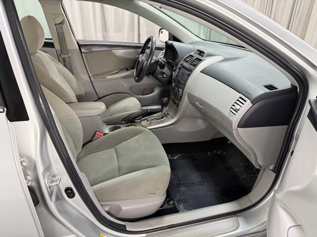 Used 2013 Toyota Corolla LE image 7