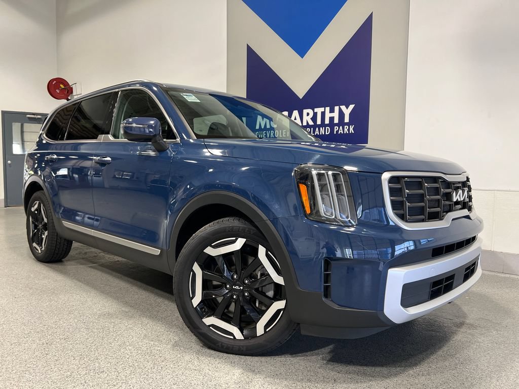 Used 2025 Kia Telluride S FWD image 2