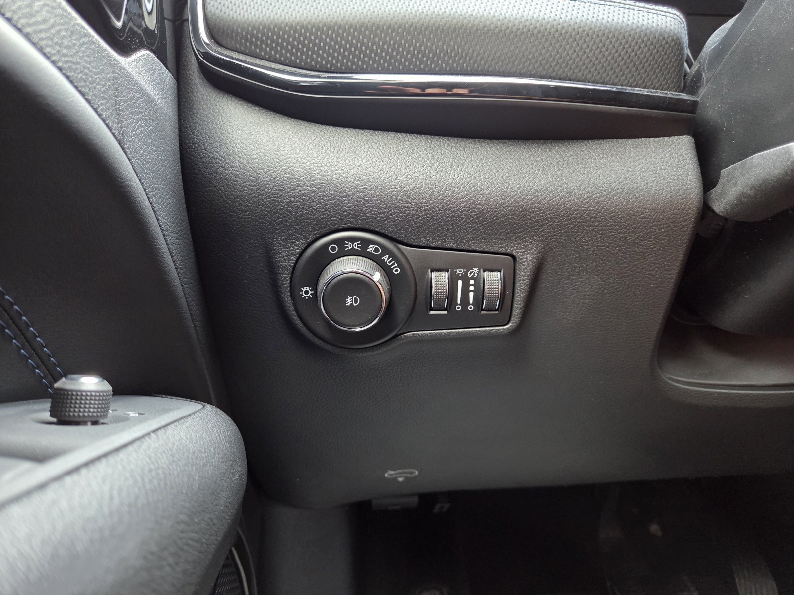 New 2026 Jeep Compass Latitude AWD/4WD image 37