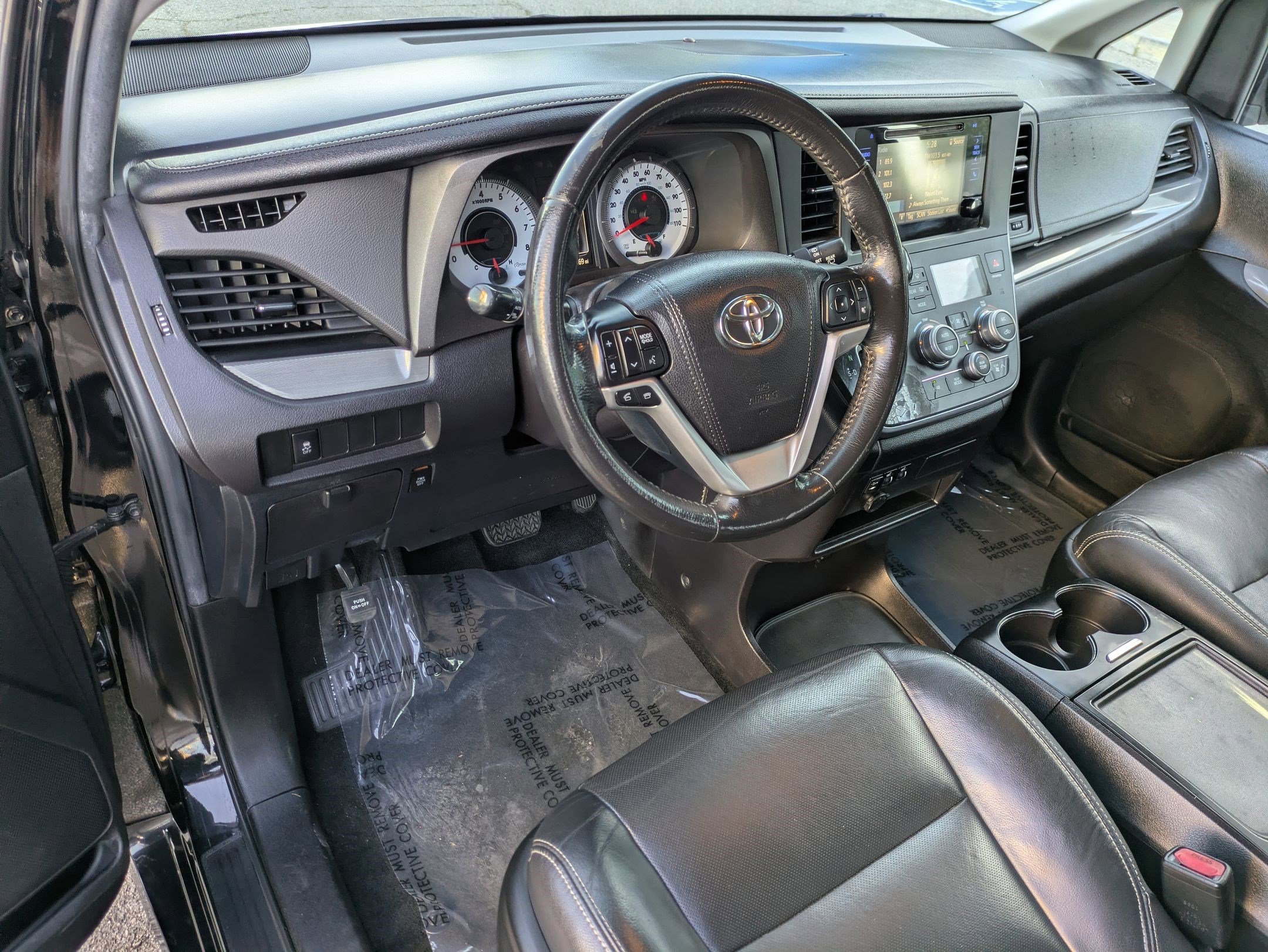 Used 2017 Toyota Sienna SE image 12