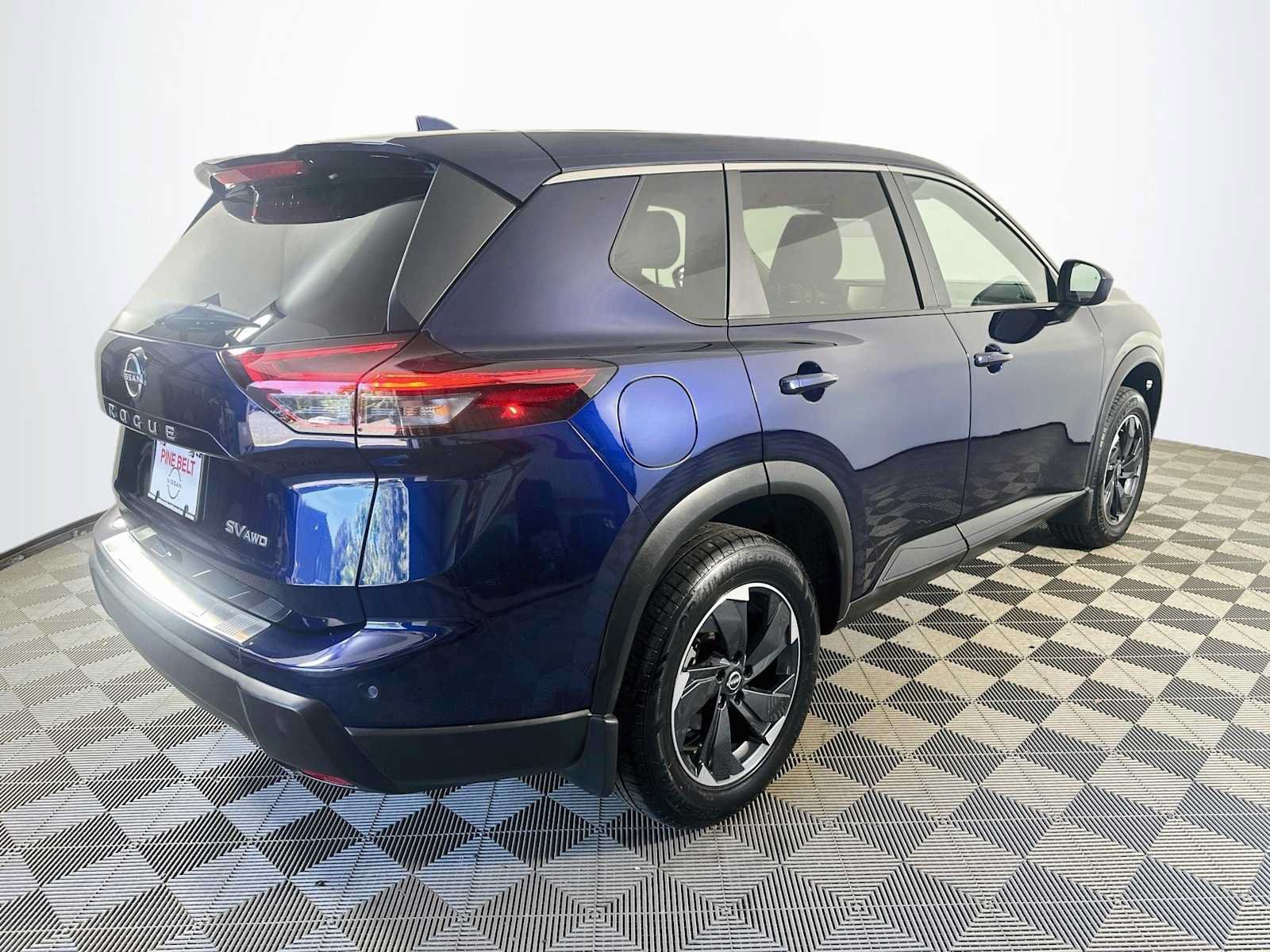 Used 2024 Nissan Rogue SV AWD/4WD image 4