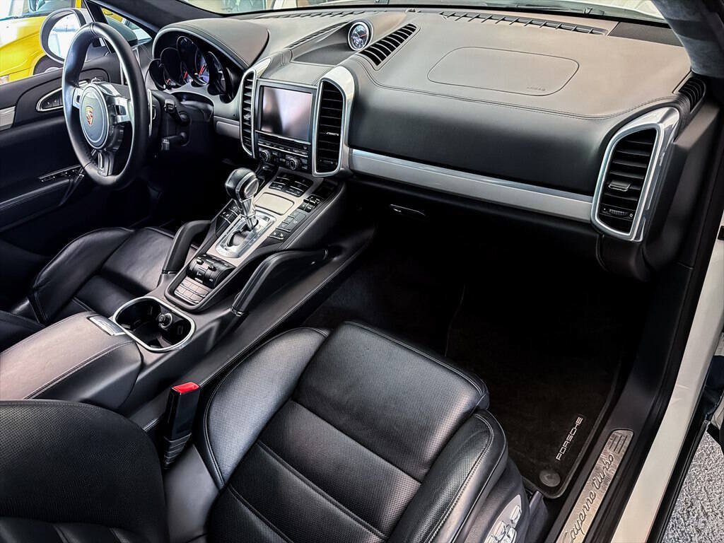 Used 2013 Porsche Cayenne Turbo w/ Premium Pkg Plus AWD/4WD image 26