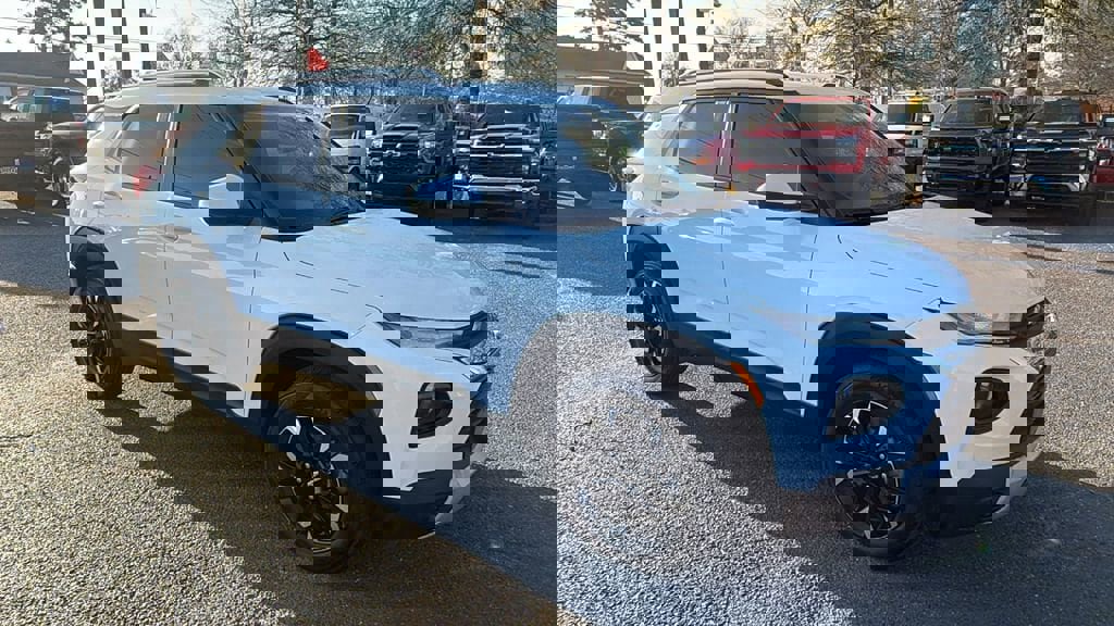 Used 2023 Chevrolet TrailBlazer LT image 3