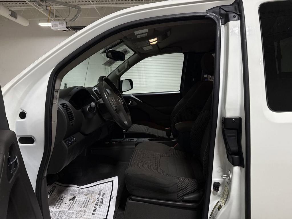 Used 2021 Nissan Frontier SV image 18