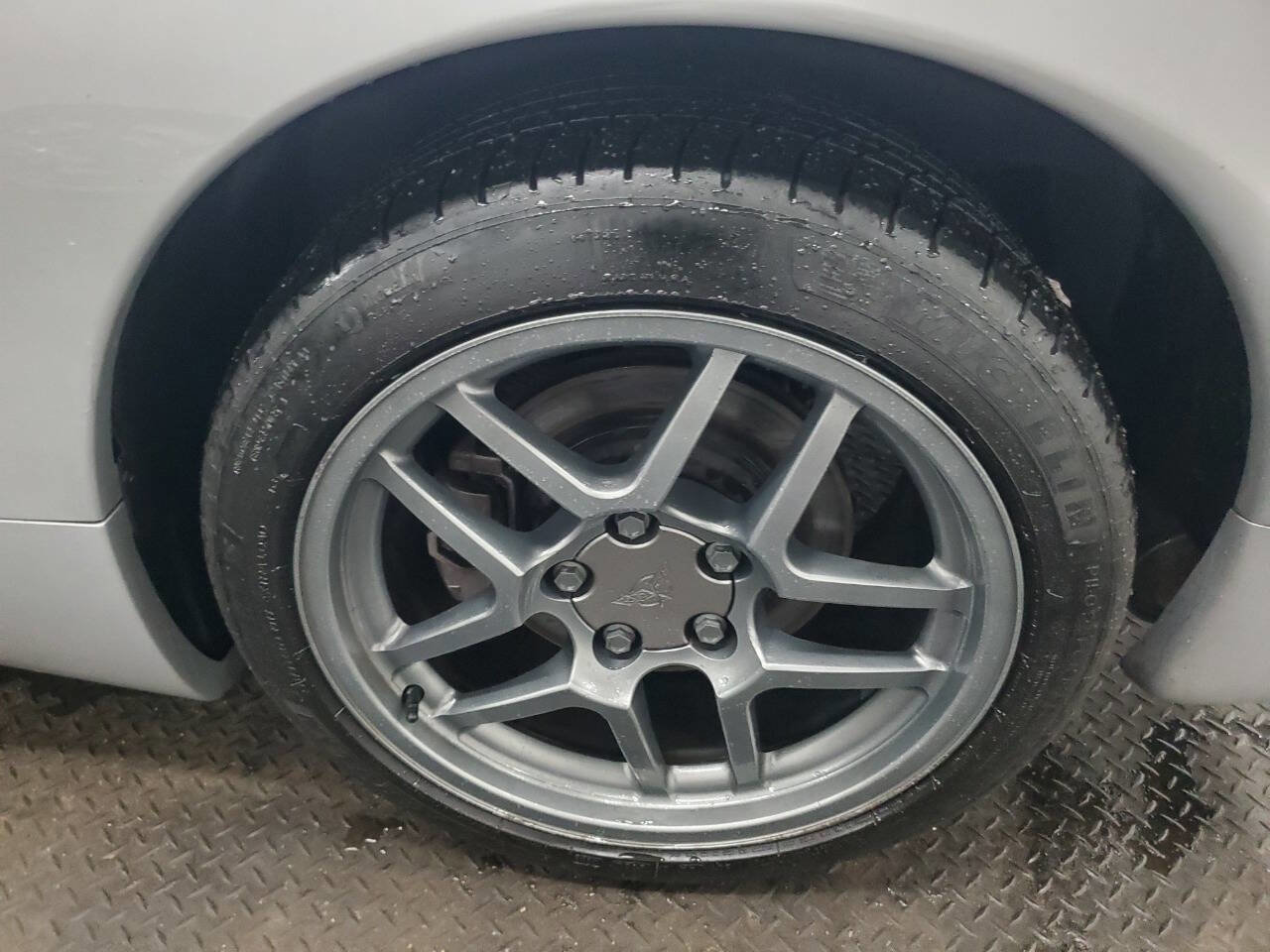 Used 1998 Chevrolet Corvette Coupe w/ Roof Pkg image 17