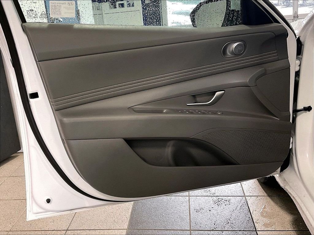 Certified 2025 Hyundai Elantra SEL FWD image 9