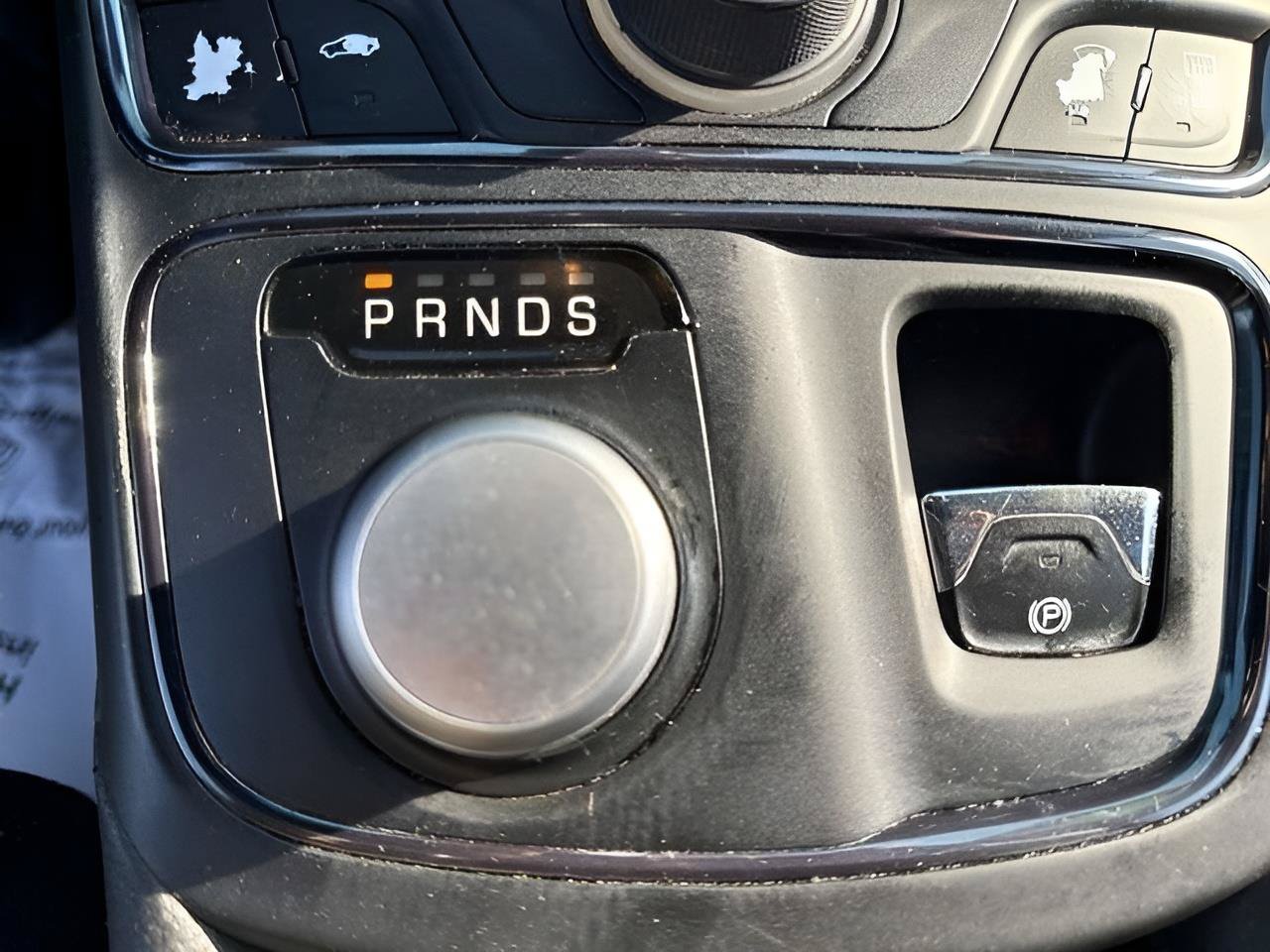 Used 2015 Chrysler 200 S FWD image 29