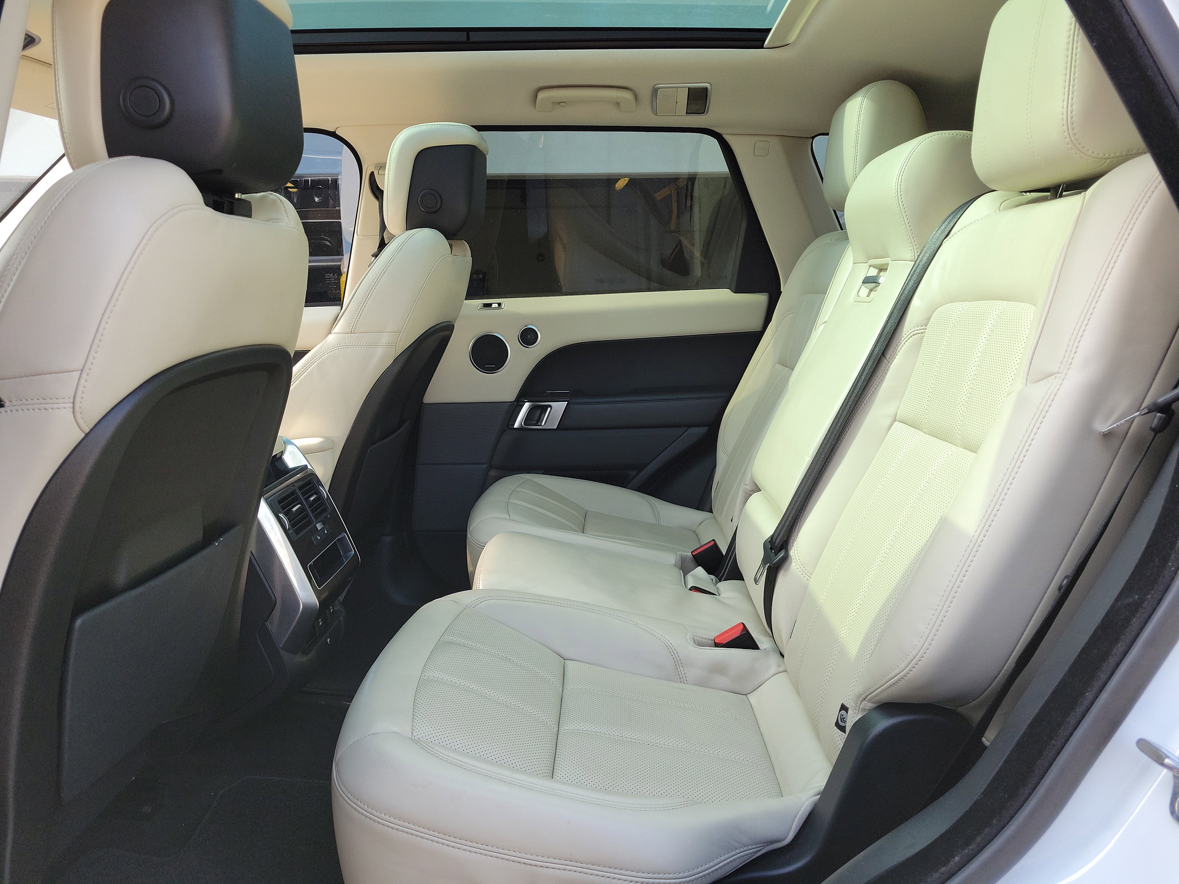 Used 2019 Land Rover Range Rover Sport HSE image 17